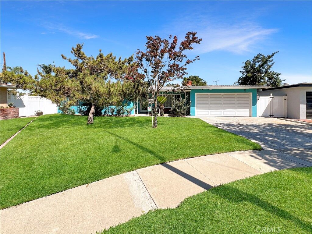 Property Photo:  2021 Kristi Lane  CA 92701 