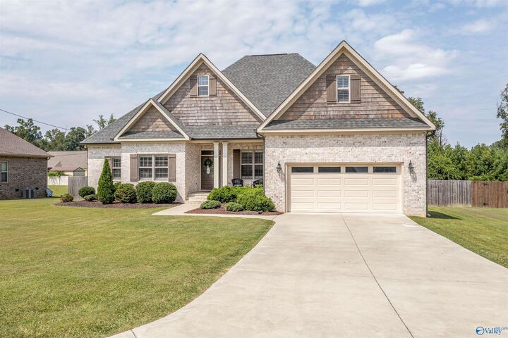 Property Photo:  120 Cottonwood Circle  AL 35901 