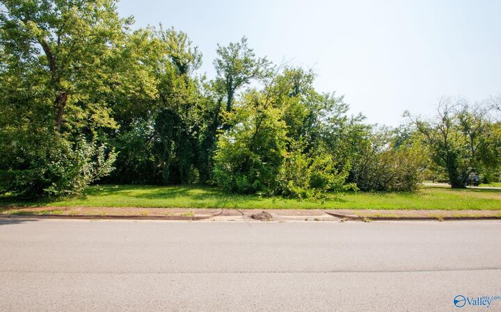 Property Photo: 2714 6th Avenue SW AL 35805