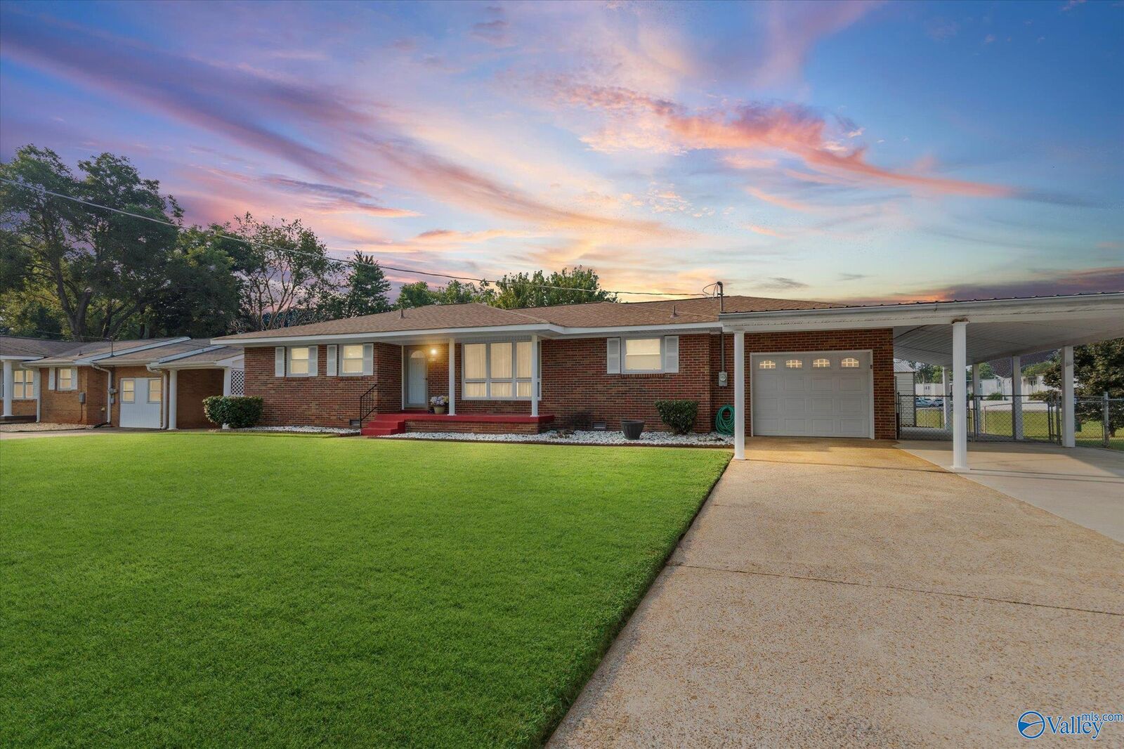 Property Photo: 3811 SW Saturn Drive AL 35805