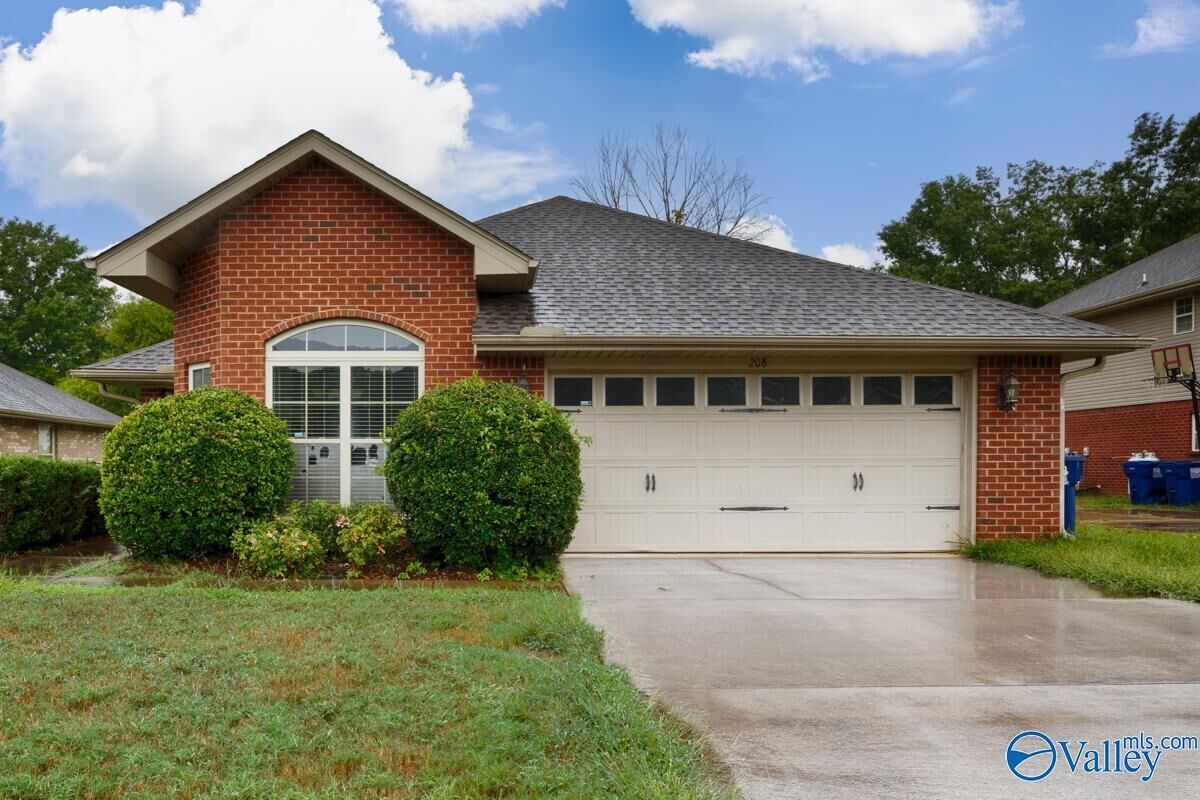 Property Photo: 208 Village Springs Drive AL 35756