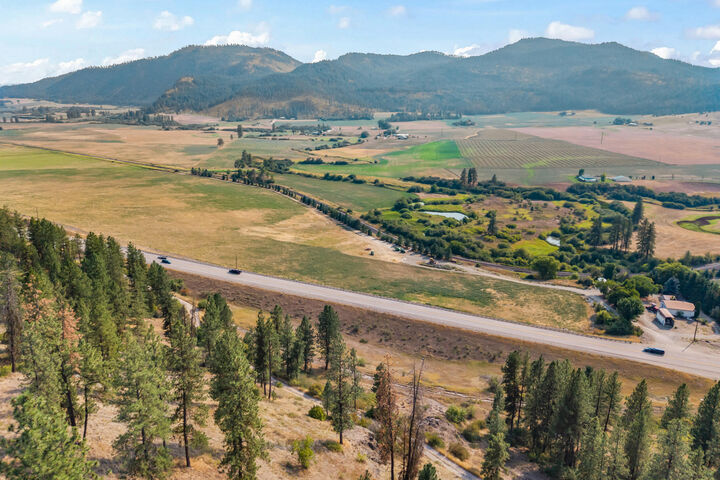 Property Photo:  1763 Hwy 395  WA 99109 