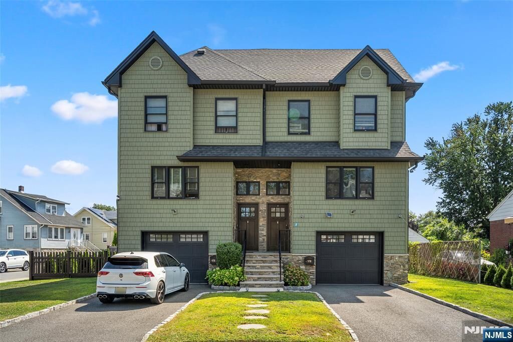 Property Photo:  17 Chamberlain Avenue B  NJ 07643 