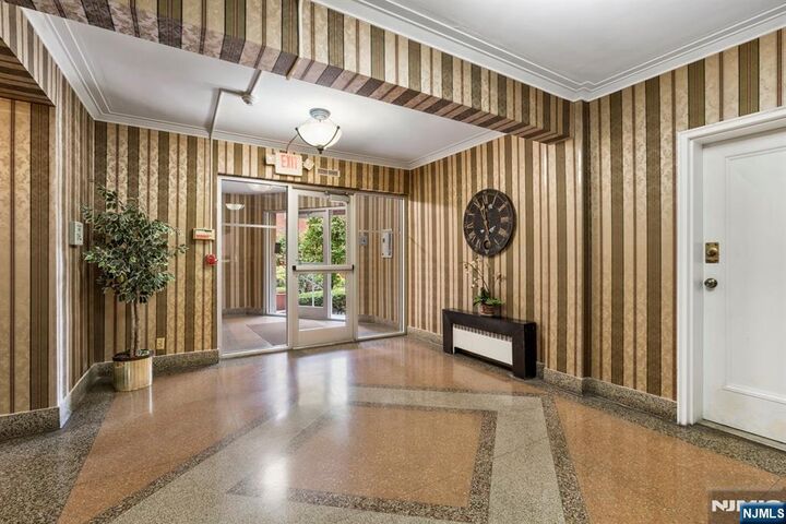 Property Photo:  2350 Linwood Avenue 2E  NJ 07024 