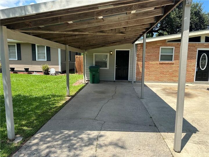 Property Photo:  724 Oak Avenue  LA 70094 