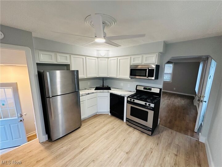 Property Photo: 7915 Fernhill Avenue OH 44129