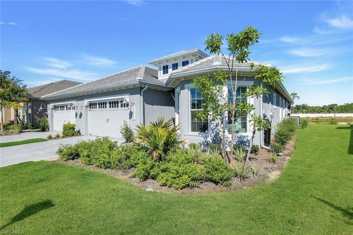 Property Photo: 8825 Yucatan Ct FL 34112