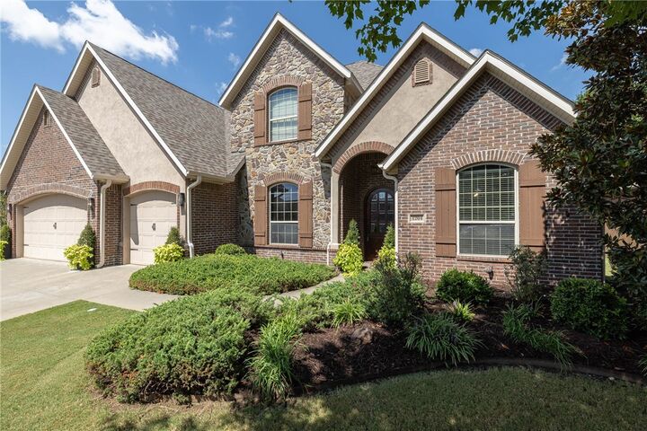Property Photo: 1204 SW Edinburgh Avenue AR 72713