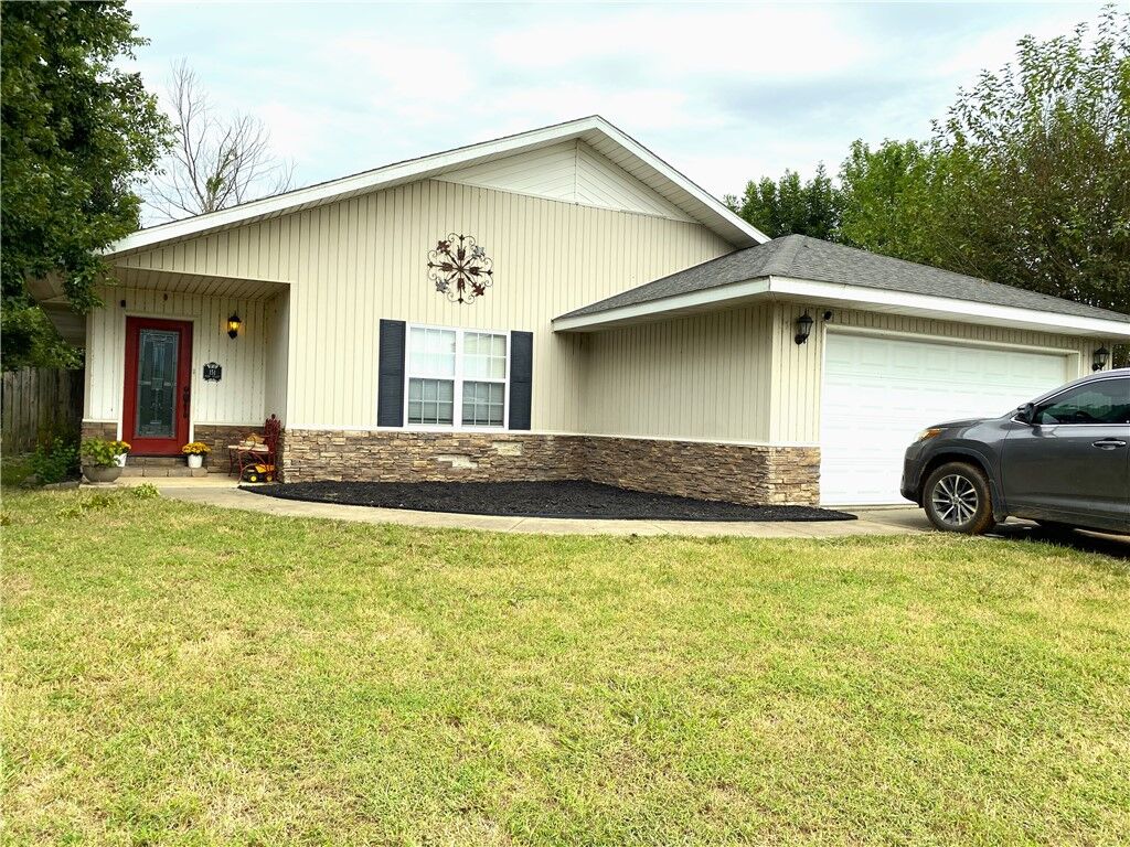 Property Photo: 151 Park Valley Court MO 64831