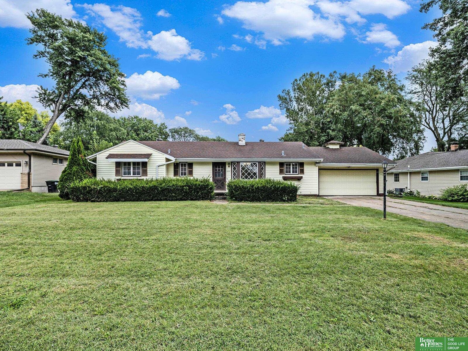 Property Photo:  2605 S 87 Avenue  NE 68114 