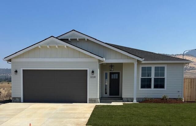 Property Photo: 3228 Garner Way OR 97504