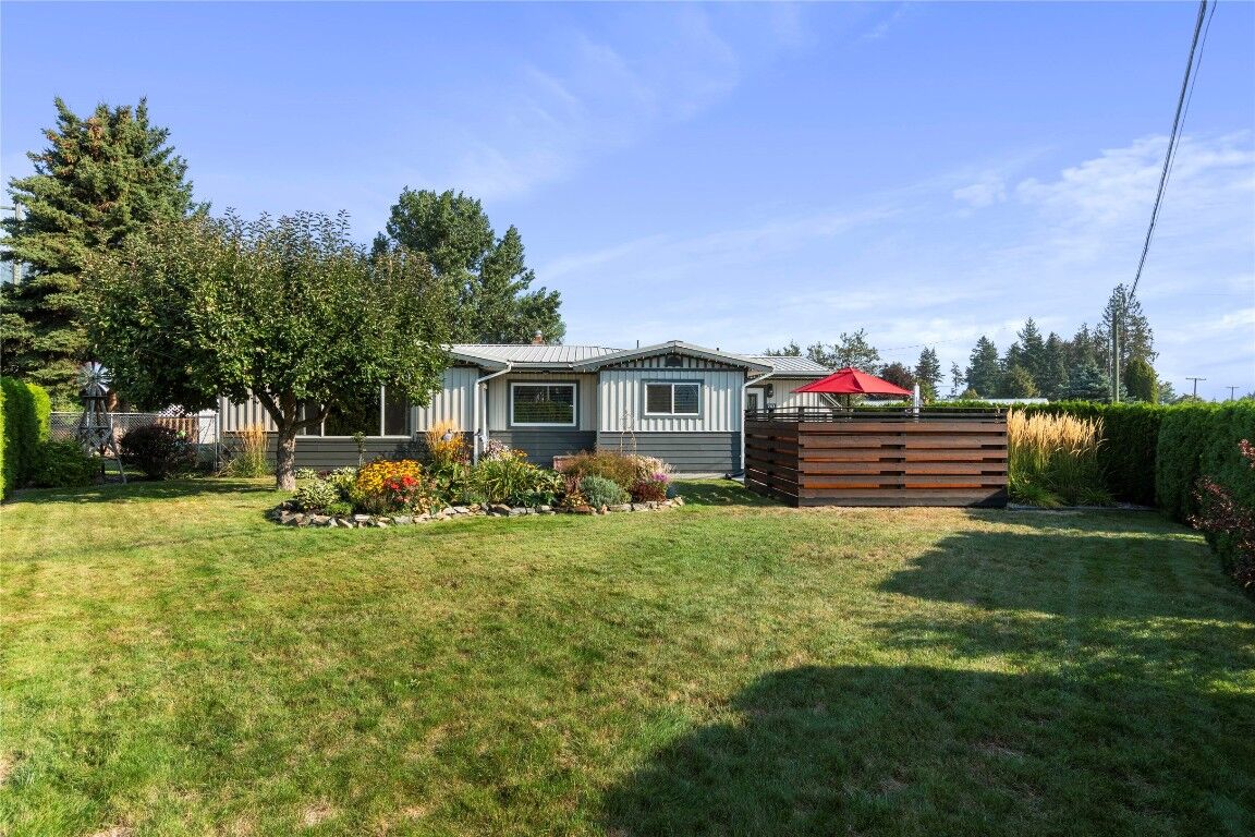 Property Photo:  702 Second Avenue  BC V0E 1M0 