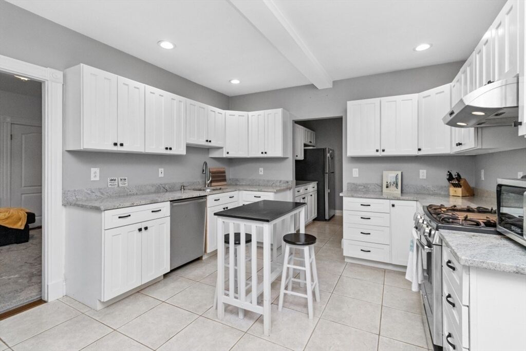 Property Photo:  20-22 Cedar St 3  MA 02062 