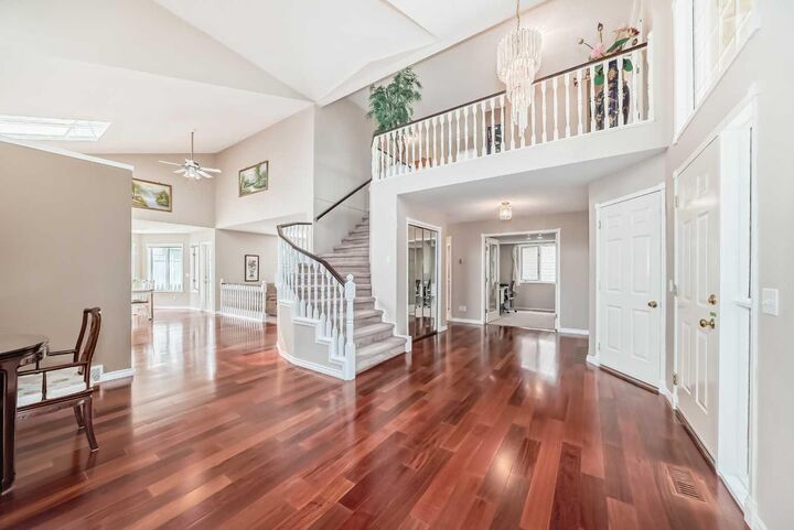 Property Photo:  1405 Shawnee Road SW  AB T2Y 2T1 