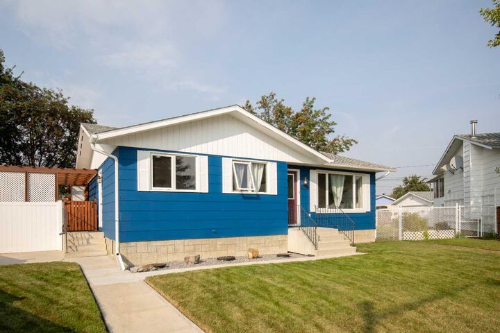 4708 57A Street Crescent  Lacombe AB T4L 2G5 photo