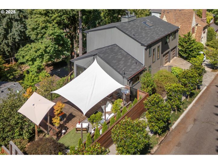 Property Photo: 3035 SW Fairview Blvd OR 97205