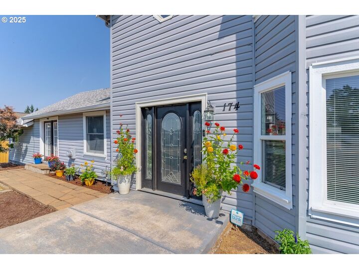 Property Photo:  174 Steelhammer Rd  OR 97381 