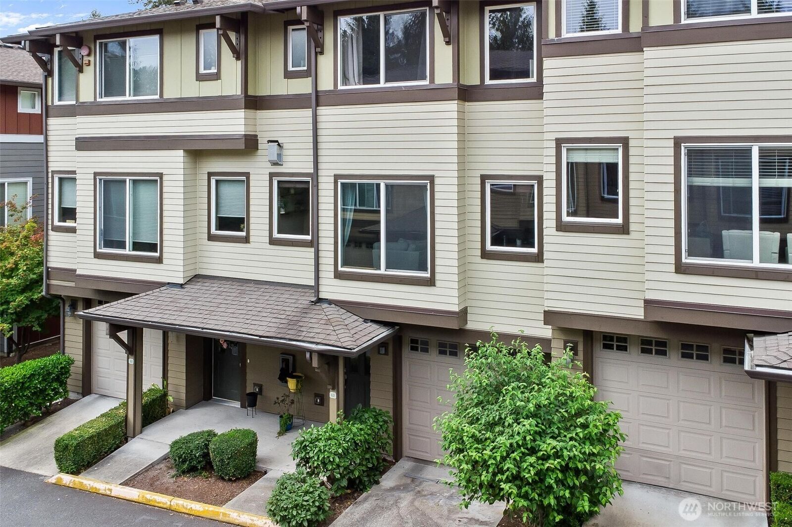 Property Photo:  2115  201st Place SE L2  WA 98012 