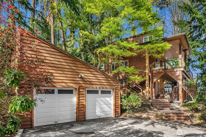 Property Photo: 5021 E Mercer Way WA 98040