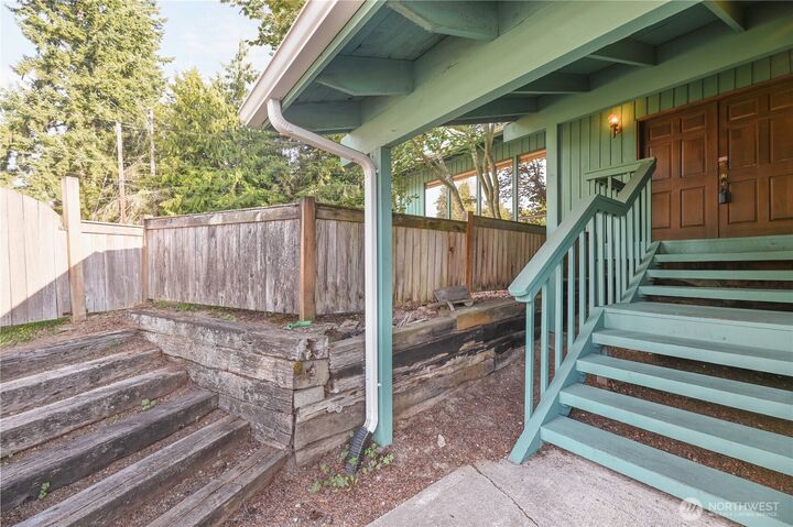 Property Photo: 4726 Picnic Point Rd WA 98026