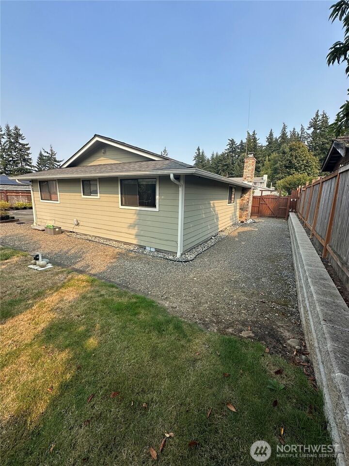 Property Photo:  802  39th Place  WA 98229 