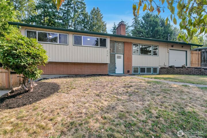 Property Photo:  836  Hilltop Avenue  WA 98031 