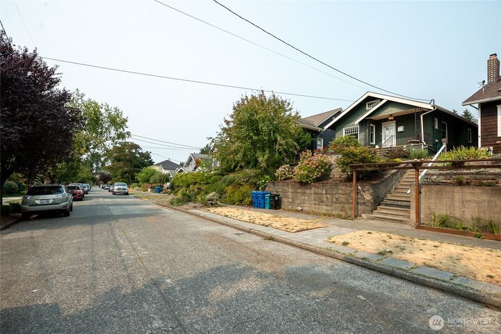 154 NE 52nd Street  Seattle WA 98105 photo