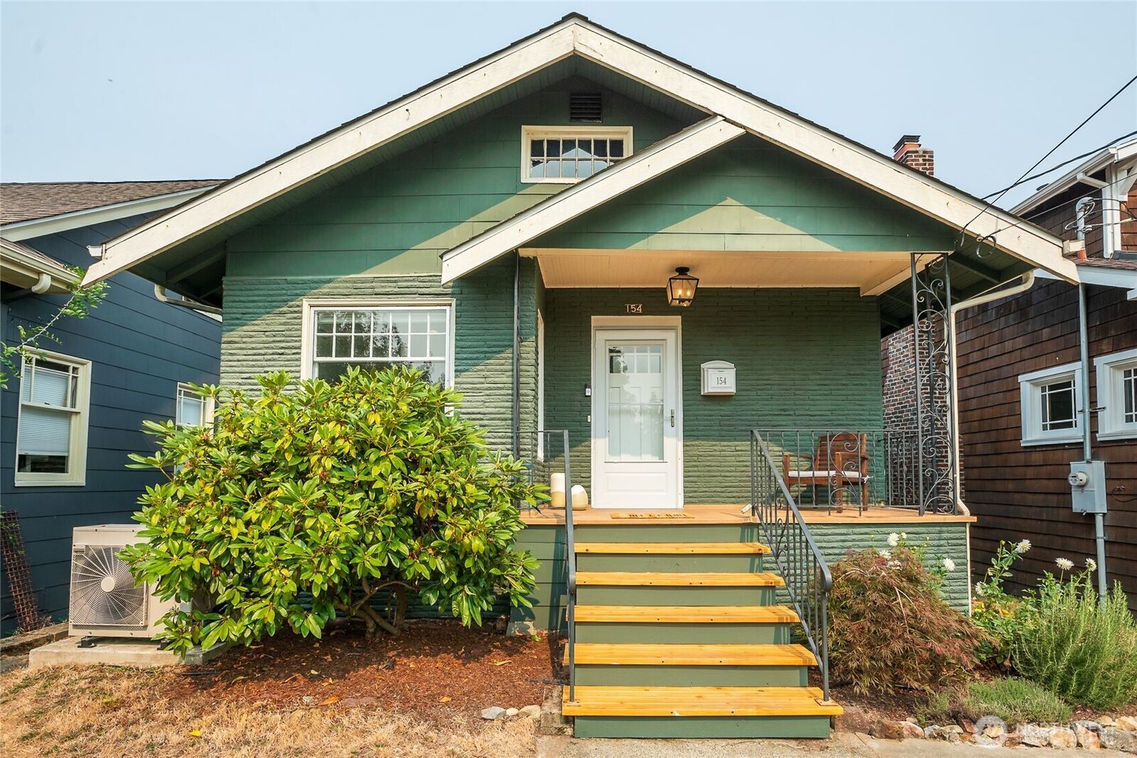 Property Photo: 154 NE 52nd Street WA 98105