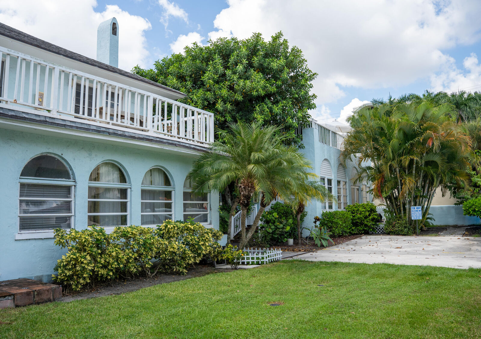 Property Photo:  264 Seminole Avenue  FL 33480 