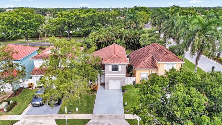Property Photo: 6657 Green Island Circle FL 33463
