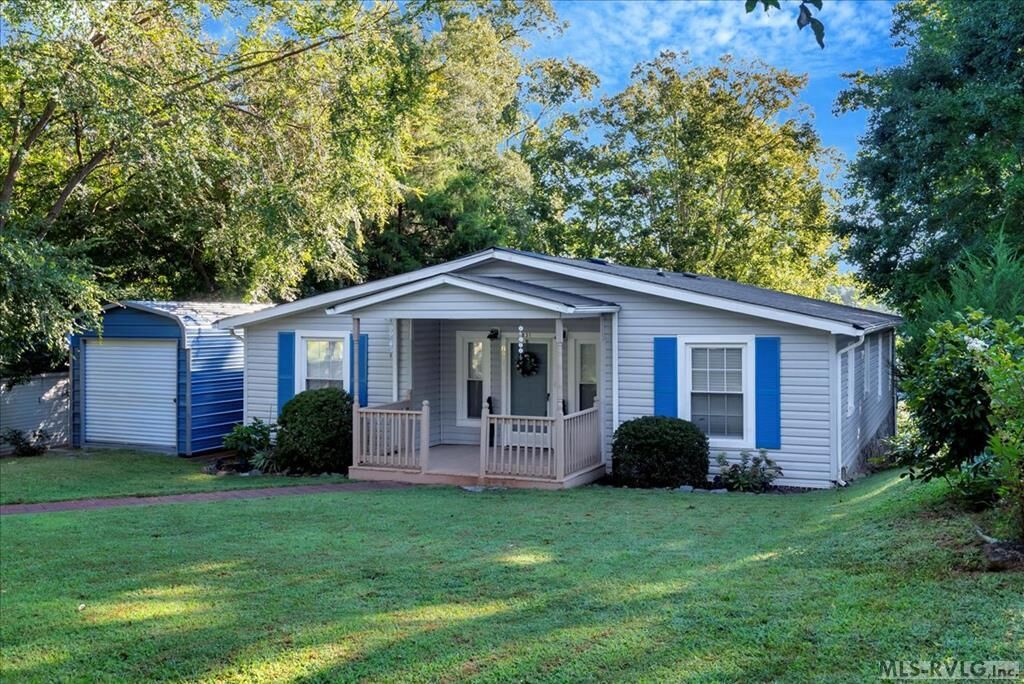 Property Photo: 831 Hawthorne Dr. VA 23919