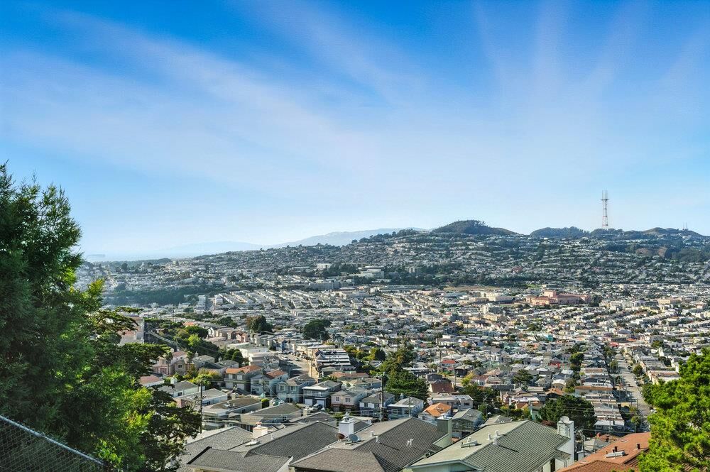 Property Photo:  46 Caroline Way  CA 94014 