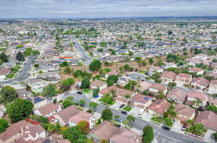 Property Photo:  822 Castleton Street  CA 93906 