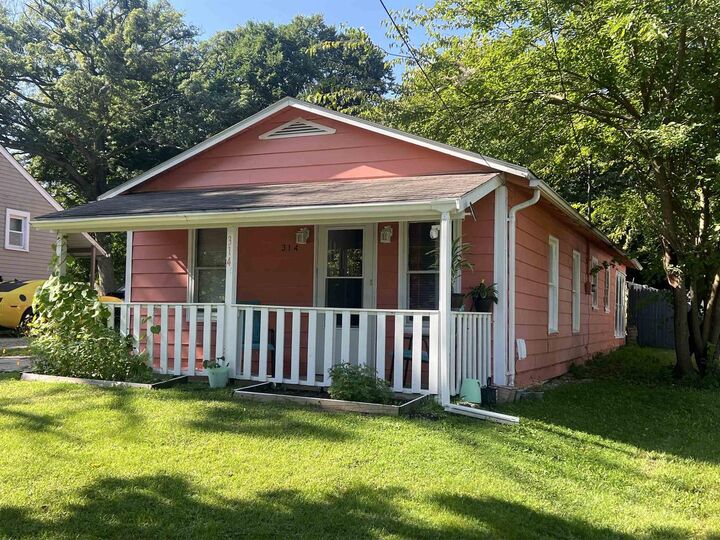 Property Photo:  314 Liston Avenue  IL 61080 