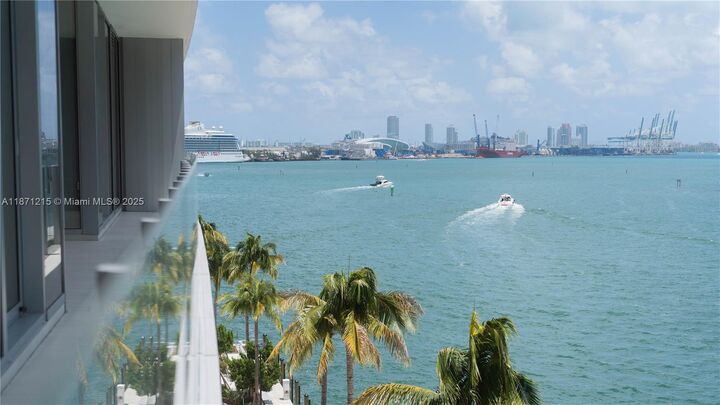 Property Photo:  300 Biscayne Blvd Way 503C  FL 33131 