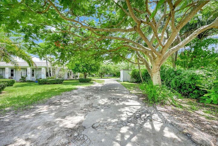 9340 SW 174th St  Palmetto Bay FL 33157 photo