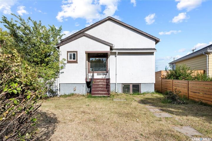 Property Photo:  1657 Garnet Street  SK S4T 2Z1 