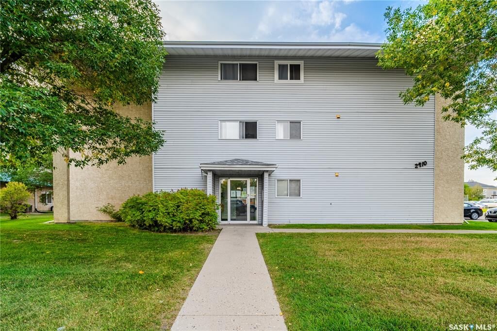 Property Photo:  2410 Heseltine Road 418  SK S4V 1N9 