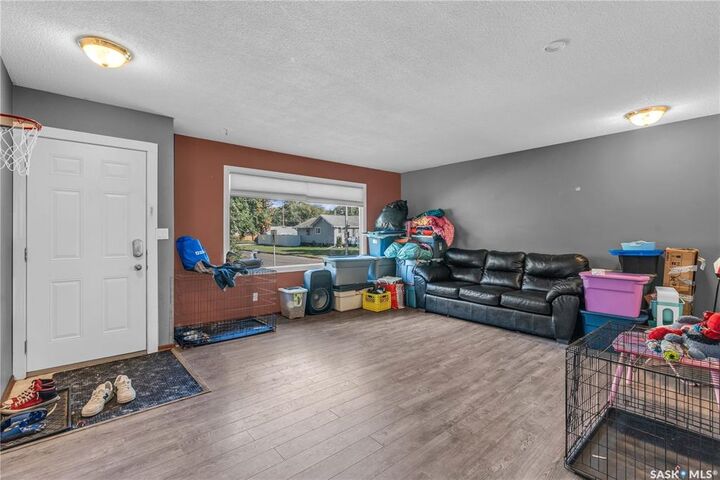 Property Photo:  1601 F Avenue N  SK S7L 1Y1 
