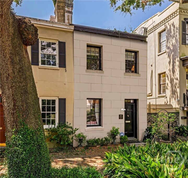 Property Photo:  407 E Jones Street  GA 31401 