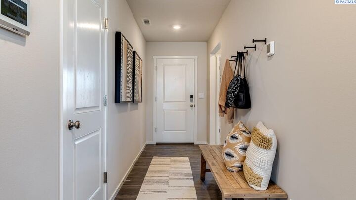 Property Photo: 6014 Road 114 WA 99301