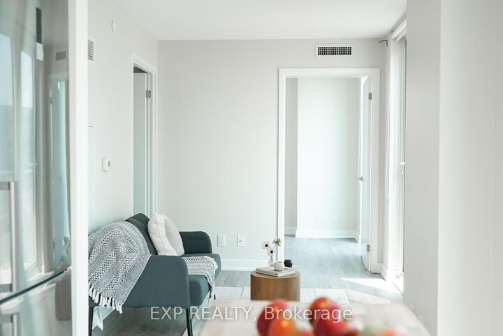 Property Photo:  38 Monte Kwinter Court 1106  ON M3H 0E2 