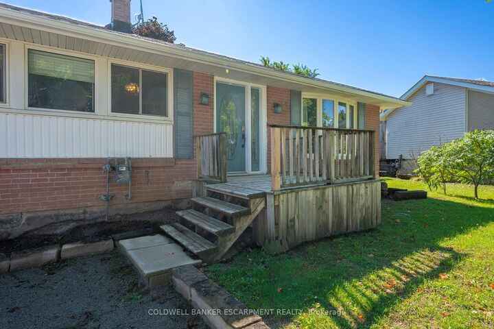 Property Photo: 54 Mowbray Place ON L7J 2J8