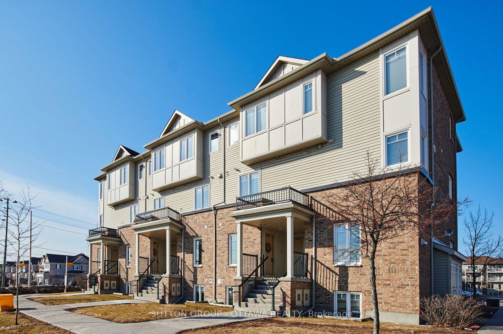 Property Photo:  2625 Longfields Drive  ON K2J 1S3 