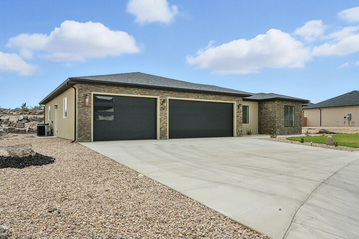 Property Photo: 2156 S Bluff Dr UT 84720