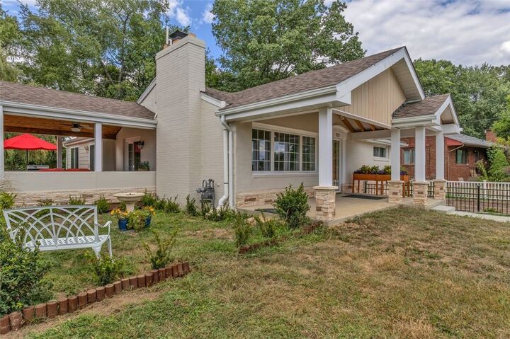 Property Photo: 111 Barbour Dr PA 15209