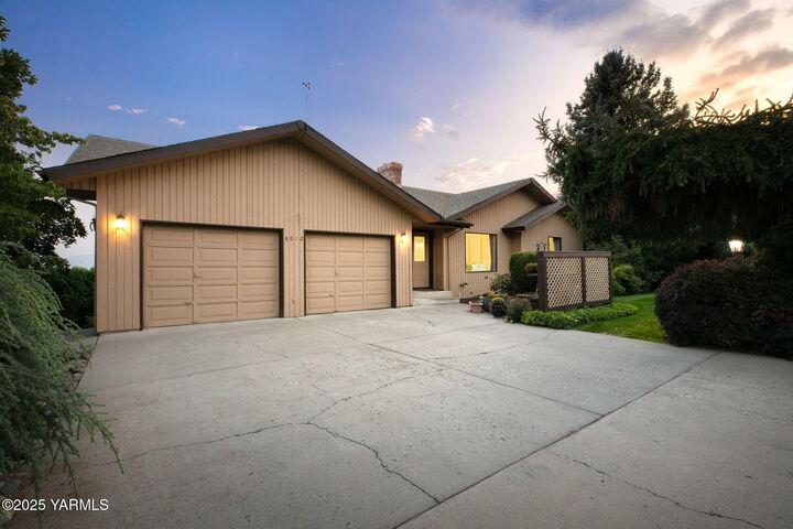 Property Photo: 6012 Englewood Ave WA 98908