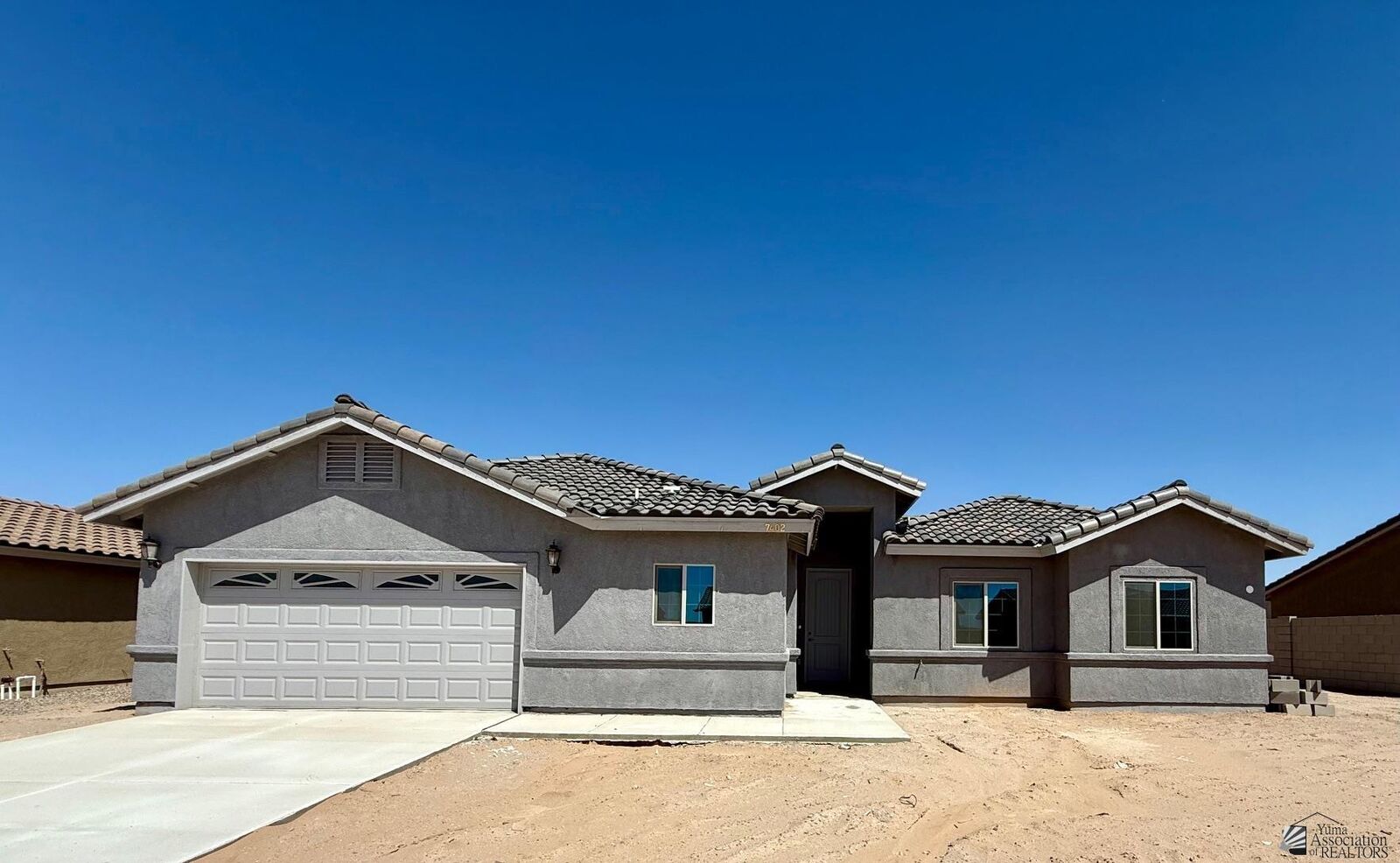 Property Photo: 7402 E 45 Pl AZ 85365