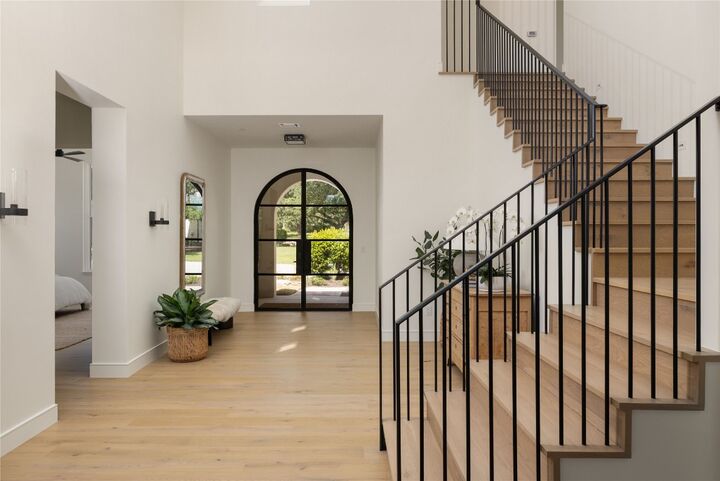 Property Photo: 4401 Amarra Drive 17 TX 78735