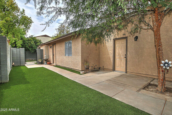 Property Photo: 619 E Jensen Street 92 AZ 85203